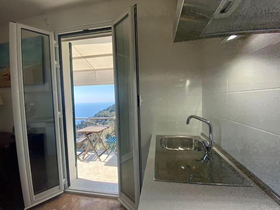 La Finestra Sul Mare A Drignana Villa Vernazza Kültér fotó
